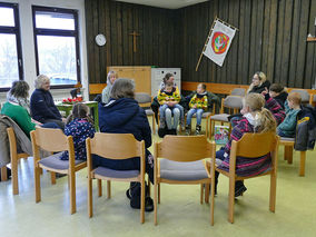 Der Heilige Nikolaus besuchte St. Crescentius (Foto: Karl-Franz Thiede)